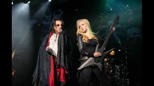 Знайомтеся з новою гітаристкою в гурті Еліса Купера