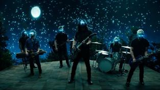 Foo Fighters випустили нове нове відео та космічний спосіб його перегляду. І ще — слухайте новий альбом команди, що був представлений 15 серпня. Пісня Foo Fighters  - 'The Sky Is A Neighborhood' вже в ефірі Радіо Такт !!!