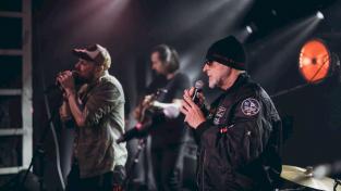 Гурт Мертвий Півень та поет Юрій Іздрик представили спільну пісню