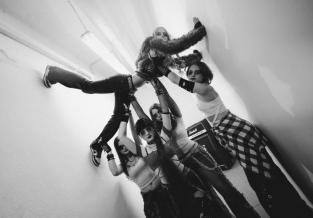 The Sixsters випустили свій четвертий повноформатний альбом The Sixsters випустили свій четвертий повноформатний альбом